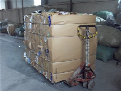 Ako skontrolovať hladinu hydraulického oleja v horizontálnom lise na papier?